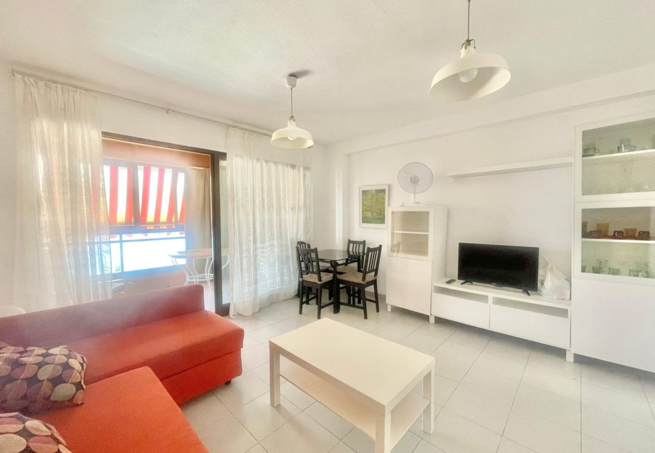 Apartment in Benidorm - SEAFRONT PONIENTE BEACH BENIDORM R049